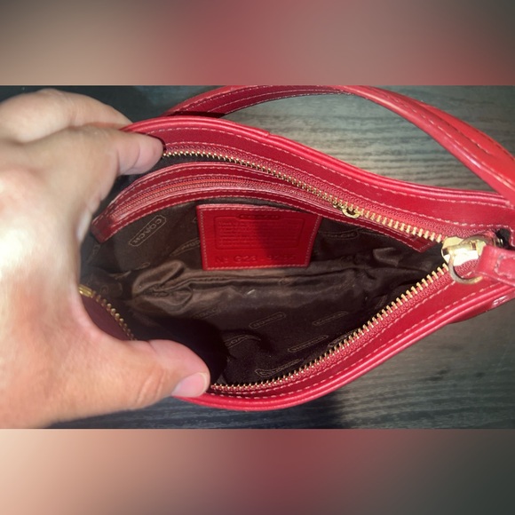 COACH Vintage 9295 Wristlet in Red Leather - Picture 10 of 11